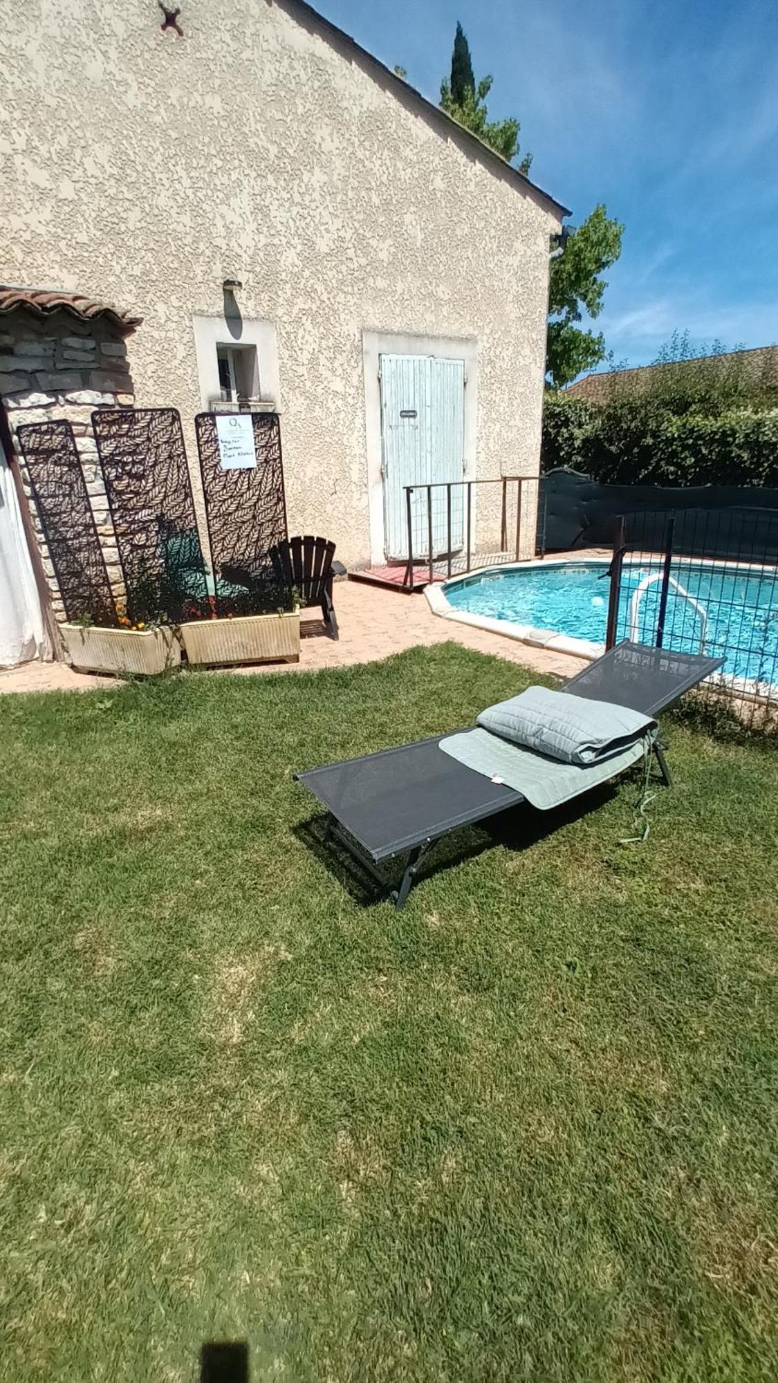 Saint-Martin-dʼArdèche Chambres D'Hotes & Jacuzzi - A L'Ombre Des Amandiers מראה חיצוני תמונה